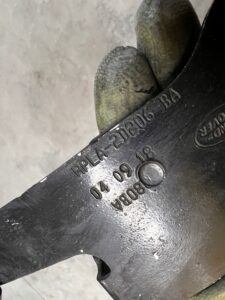 MOCOWANIE OSŁONY TARCZY HAMULCOWEJ PRZÓD PRAWY LAND ROVER DISCOVERY 5 L462