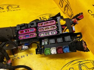 SKRZYNKA BEZPIECZNIKÓW PORSCHE CAYENNE 9Y3 9Y0 COUPE 3.0 HYBRID