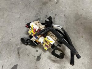 SKRZYNKA BEZPIECZNIKÓW MOCOWANIE WSPORNIK RENAULT KADJAR EU 1.3 TCE