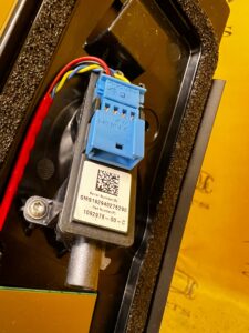 SZKLANY SŁUPEK OSŁONA SŁUPKA B KAMERA BOCZNA LEWY TESLA MODEL 3 PRZEDLIFT