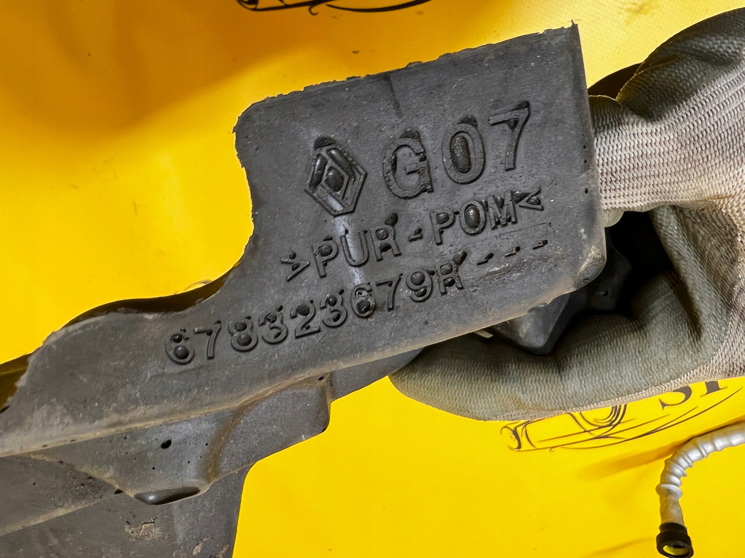 LEWA GĄBKA PIANKA PODSZYBIA RENAULT MEGANE IV