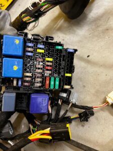 INSTALACJA WIĄZKA DESKI WNĘTRZA DACIA DUSTER II