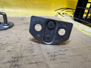 RYGIEL ZAMKA DRZWI DACIA DUSTER II SANDERO III