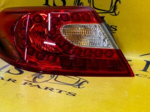 LEWA TYLNA LAMPA W BŁOTNIK INFINITI Q70 M35 EUROPA