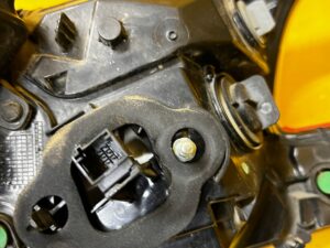 LAMPA TYŁ TYLNA LEWY LEWA W BŁOTNIK PEUGEOT 308 II T9 HB