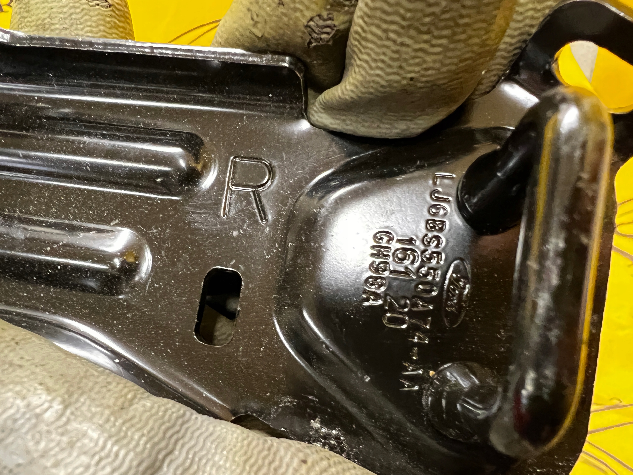 RYGIEL UCHWYT MOCOWANIE WSPORNIK FORD KUGA MK3