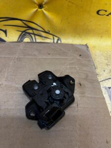 ZAMEK KLAPY BAGAŻNIKA DACIA SANDERO III 2023R