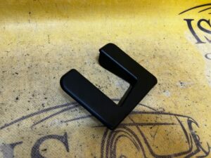 OSŁONA ZAWIASU KLAPY BAGAŻNIKA TYŁ PRAWY PRAWA PORSCHE CAYENNE II 7P5