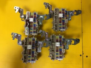 SKRZYNKA BEZPIECZNIKÓW DESKI NISSAN X-TRAIL T32