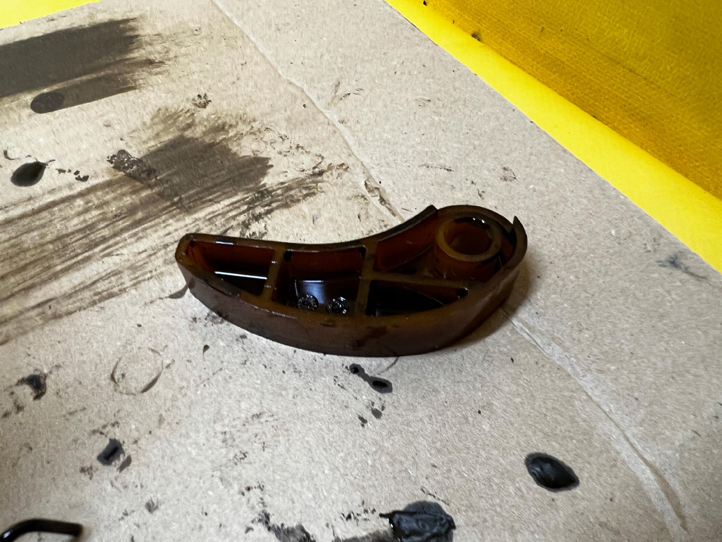 PROWADNICA ŁAŃCUCHA ŚLIZG ROZRZĄDU RENAULT 0.9 TCE