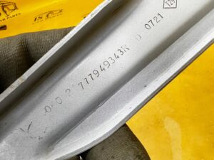 ROLKA DRZWI PRZESUWNYCH PROWADNICA GÓRNA PRAWA DACIA DOKKER 369