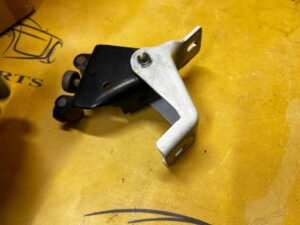 ROLKA DRZWI PRZESUWNYCH PROWADNICA ŚRODKOWA LEWA DACIA DOKKER 369