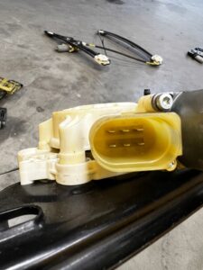 MECHANIZM PODNOŚNIK SZYBY DRZWI TYŁ LEWY BMW X5 E70 X6 E71