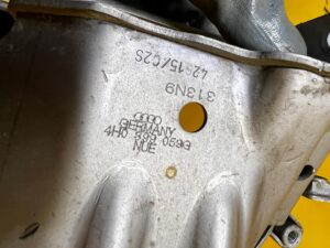 OSŁONA PODUSZKI SILNIKA LEWA AUDI A8 D4 4H