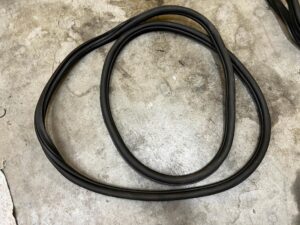 USZCZELKA DRZWI TYŁ TYLNYCH LEWY LEWA VOLKSWAGEN GOLF VIII HB EU