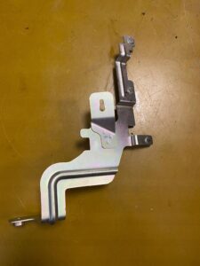 MOCOWANIE BLACHA WSPORNIK UCHWYT INFINITI Q50 Q70