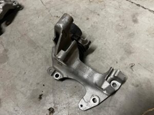 ŁAPA MOCOWANIE NAPINACZ ALTERNATORA RENAULT CAPTUR I 0.9 TCE
