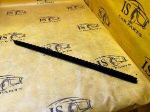 LISTWA ZGARNIAJĄCA USZCZELKA DRZWI PRAWY PRZÓD PEUGEOT 308 II T9