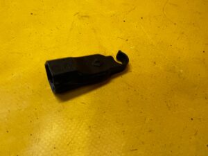 OSŁONA UCHWYT ŚRUBY KOŁA RENAULT DACIA