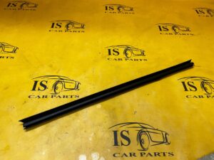 LISTWA ZGARNIAJĄCA DRZWI PRZÓD LEWY DACIA JOGGER