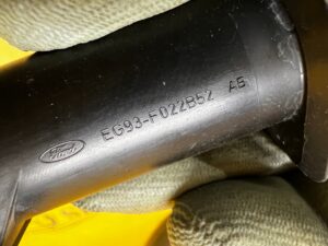 RURA SPUSTOWA WODY SZYBY PRZÓD FORD FUSION LIFT USA