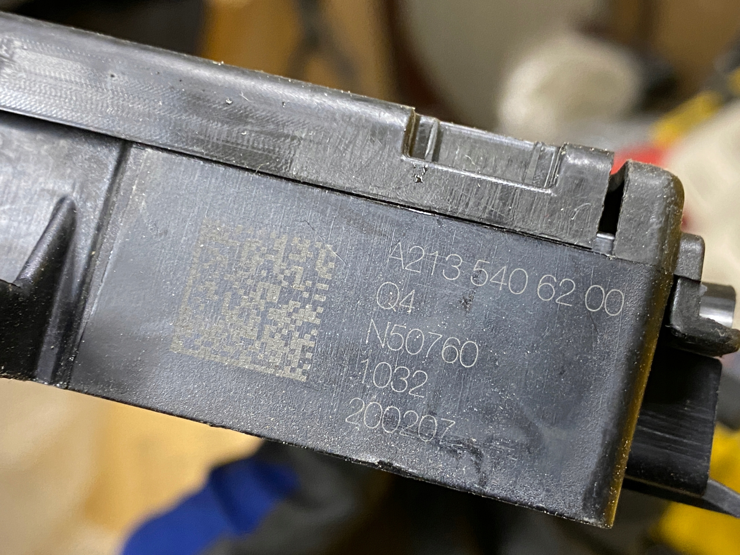 SKRZYNKA BEZPIECZNIKÓW MERCEDES W213 W257