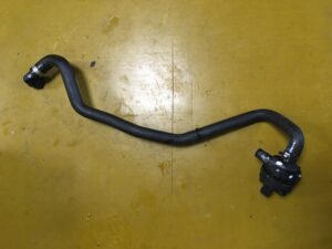 RURA WĄŻ POMPA WODY MERCEDES 2.2 W156 INFINITI Q30