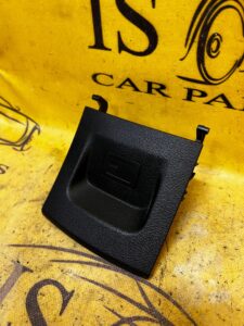 GNIAZDO PORT USB TUNELU TYŁ MERCEDES A KLASA W177