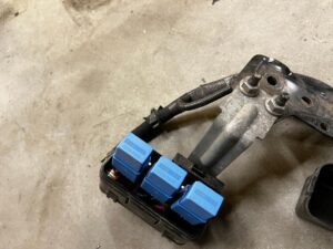 SKRZYNKA BEZPIECZNIKÓW MOCOWANIE WSPORNIK RENAULT KADJAR EU