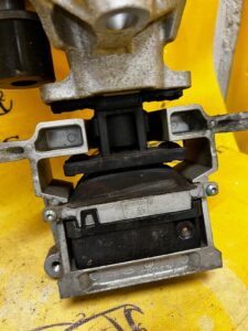 ŁAPA PODUSZKA SILNIKA LR RANGE ROVER EVOQUE II L551 2.0D