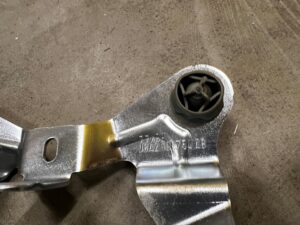 WSPORNIK MOCOWANIE BLACHA RANGE ROVER VELAR L560