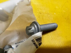 4 X ŚRUBA ZAWIESZENIA SILNIKA BMW B37 B46D B47 B48 N20 N26 N47N NOWA OEM