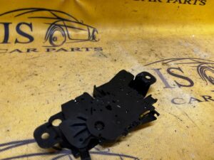 ZAMEK KLAPY TYLNEJ BAGAŻNIKA BMW 5 G30