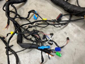 WIĄZKA PRZEWODÓW SKRZYNKA BEZPIECZNIKÓW PORSCHE CAYENNE 7P5 LIFT 4.2D