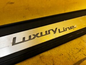 LISTWA PROGOWA NAKŁADKA OZDOBNA CHROM LED LUXURY LINE BMW 5 G30