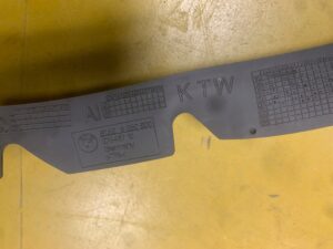 PRAWA PRZEDNIA USZCZELKA ZDERZAKA BMW F23 F22