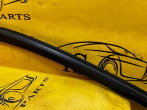 LISTWA RAMKA USZCZELKA SZYBY DRZWI DACHU PRAWA FORD MUSTANG VI