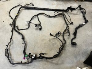 WIĄZKA PRZEWODÓW KOMORY SILNIKA BELKI JEEP GRAND CHEEROKIE WK2 SRT 6.4