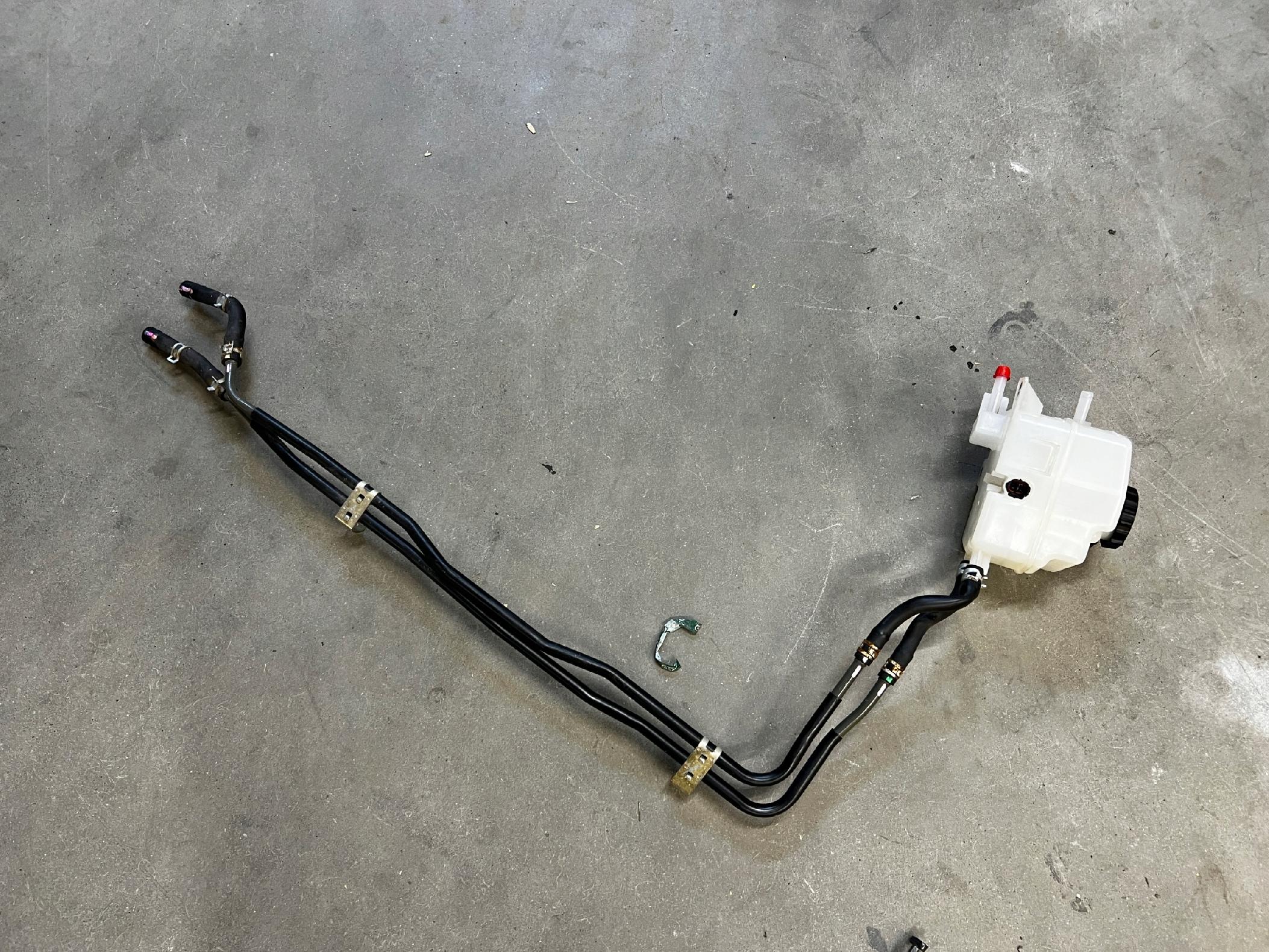 ZBIORNICZEK ZBIORNIK PRZEWODY PŁYNU HAMULCOWEGO LEXUS RX 450H III 3 AL10