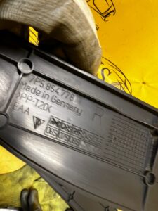 LISTWA OSŁONA BŁOTNIKA PRAWY PRZÓD PORSCHE CAYENNE II 7P5 LIFT 92A