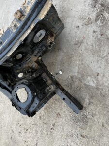 PRAWY PRZÓD ĆWIARTKA PODŁUŻNICA PRÓG SŁUPEK FARTUCH BMW F40 SERIA 1