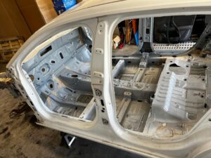 ĆWIARTKA KASTA BŁOTNIK PODŁUŻNICA PRÓG DACH TYŁ DACIA SANDERO III 3