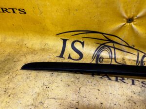 LISTWA SZYBY PRZÓD CZOŁOWEJ LEWA PORSCHE CAYENNE II 7P5