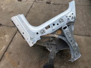 ĆWIARTKA PRAWY PRZÓD SŁUPEK PRÓG FARTUCH DACIA SANDERO III 3