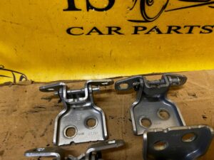 KOMPLET ZAWIASY DRZWI GÓRNY DOLNY DACIA SANDERO III 2021R