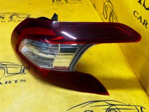 LAMPA TYŁ TYLNA PRAWY PRAWA W BŁOTNIK PEUGEOT 308 II T9 HB