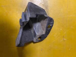 LEWY ŚLIZG ZDERZAKA TYŁ MOCOWANIE FORD FIESTA MK8