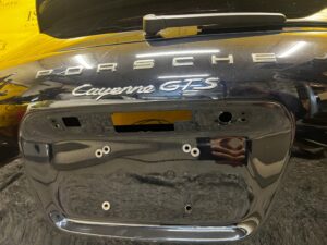 KLAPA BAGAŻNIKA TYLNA TYŁ SZYBA SPOILER PORSCHE CAYENNE II 7P5 GTS LC9X C9X