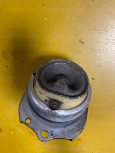 ŁAPA PODUSZKA PODPORA SILNIKA BMW X6M E71 X5 X70