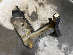 ĆWIARTKA PODŁUŻNICA PRZÓD LEWY LEWA CITROEN C4 GRAND PICASSO II 2016R